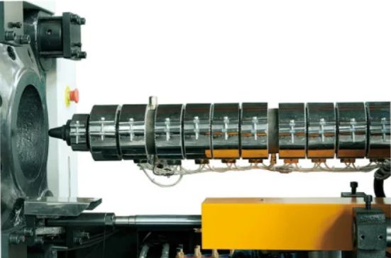 Máquina da modelagem por injeção
