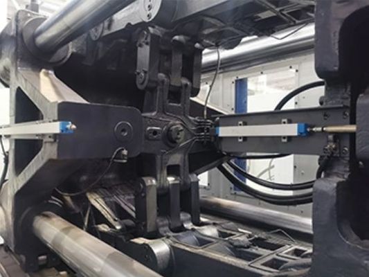 Small Servo PVC Precision Injection Molding Machine OUCO 730Ton