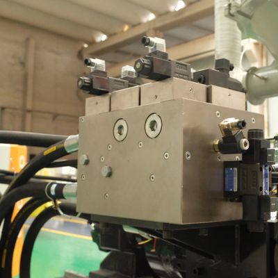 OUCO Professional And Efficient 650T Injection Molding Machine For Manufacturing Fruit Baskets